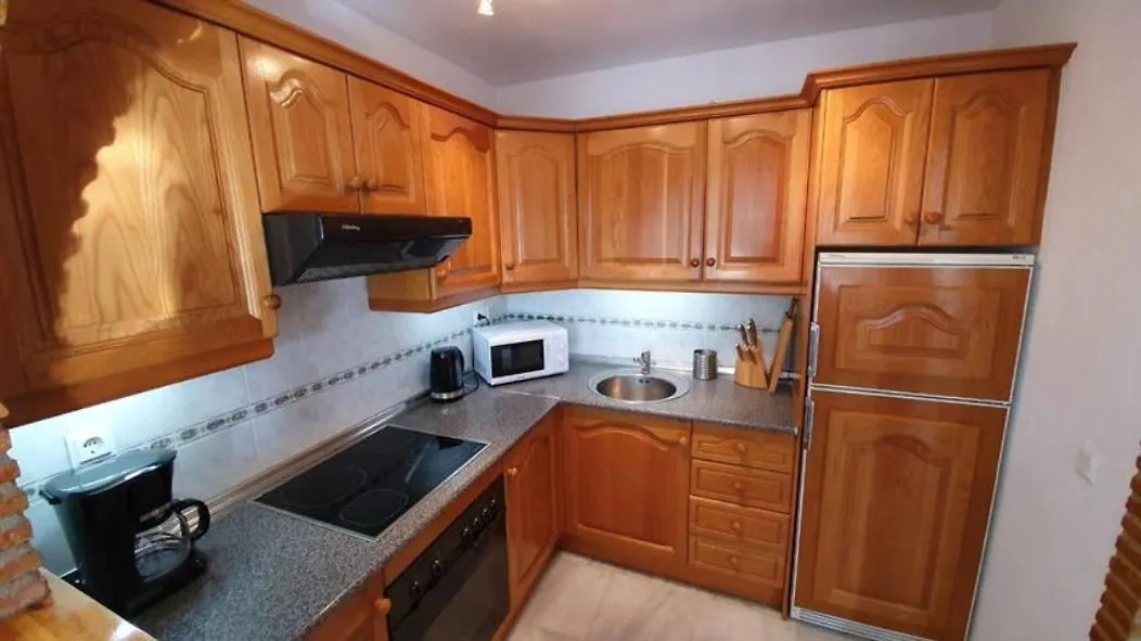 דירה בנאלמדנה Appartement Pueblo Del Parque Avec Belle Terrasse ספרד